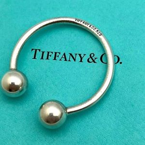 Authentic Tiffany & Co Screwball Key Ring
in 925 Sterling Silver